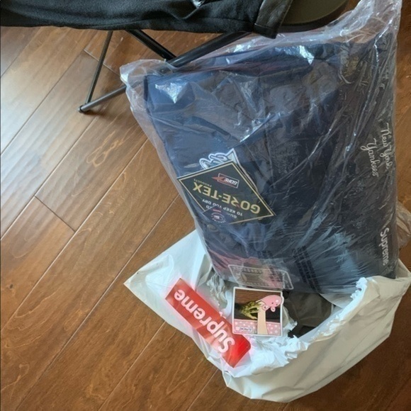 ON HOLD CHECK OUT MY STORE - Supreme ®/ New York Yankees ™  GORE-TEX 700 Jacket - Picture 5 of 9